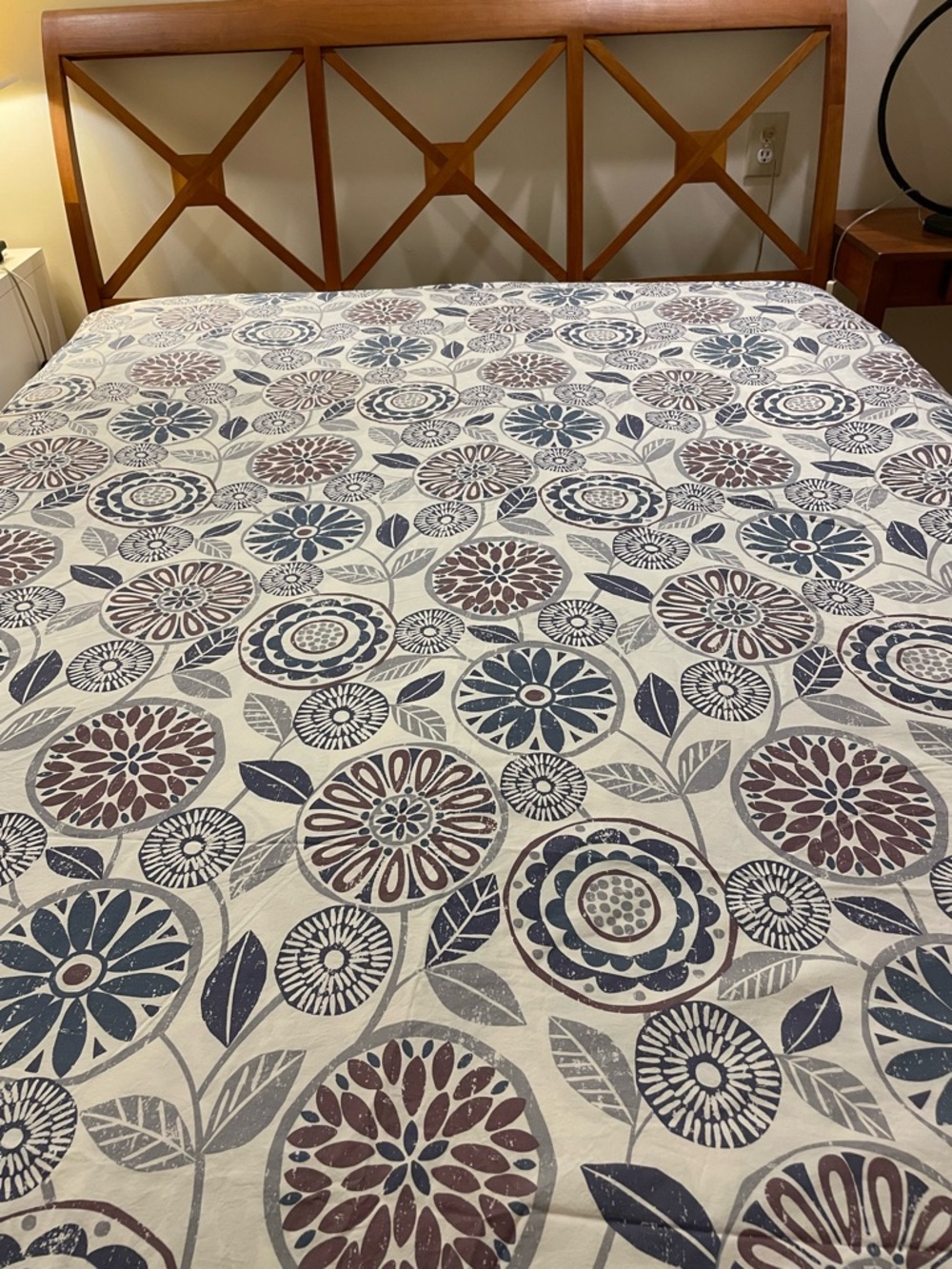 Great deal!! Fits queen! The Company Store crisp bright cotton duvet cover!